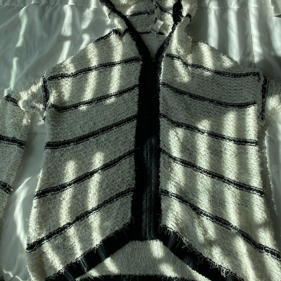 white fuzzy jacket - Picture 1 of 3